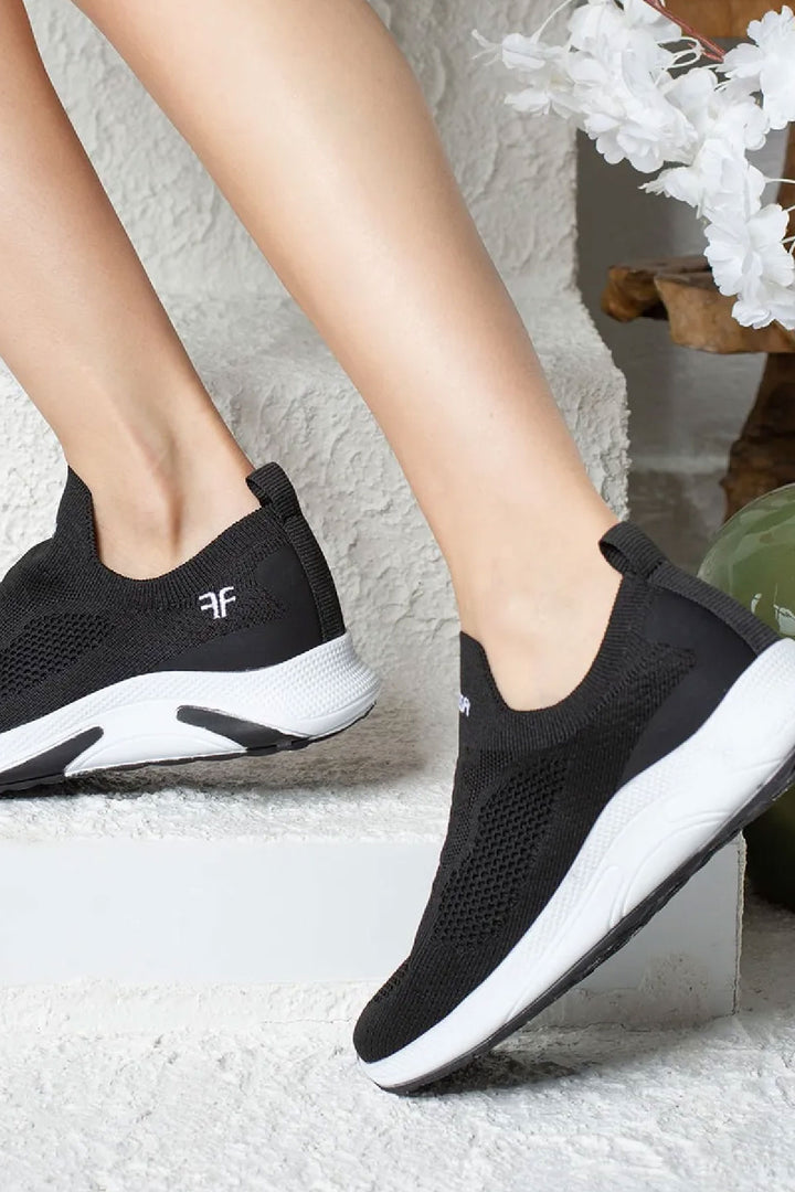 Günlük Sneaker Slip on Nefes Hafif Yürüyüş Bağcıksız Esnek Spor Ayakkabı Siyah Beyaz