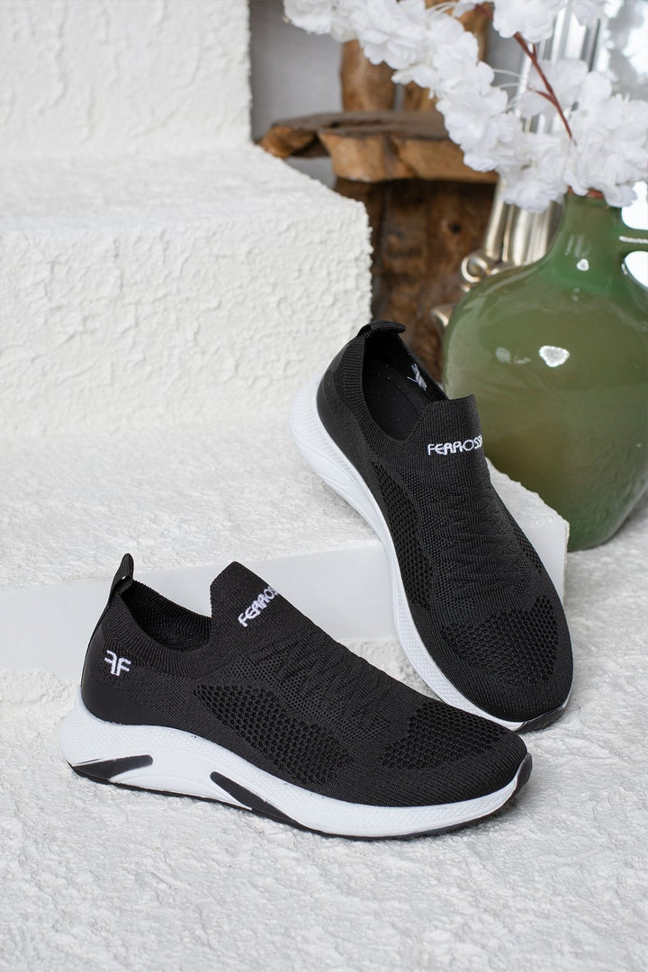 Günlük Sneaker Slip on Nefes Hafif Yürüyüş Bağcıksız Esnek Spor Ayakkabı Siyah Beyaz